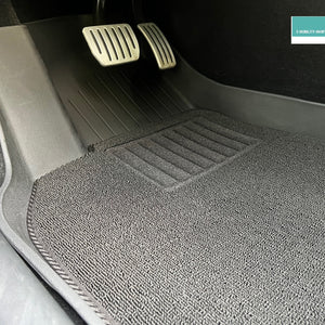Tesla Model Y Luxus-Fußmatten-Set, 6-teilig - Gummimatte mit Velours-Auflage, E-Mobility Shop