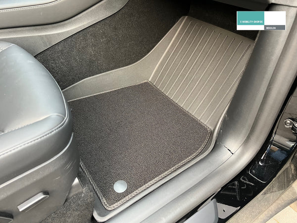 Tesla Model Y Luxus-Fußmatten-Set, 6-teilig - Gummimatte mit Velours-Auflage, E-Mobility Shop
