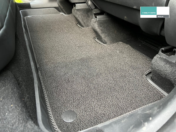 Tesla Model Y Luxus-Fußmatten-Set, 6-teilig - Gummimatte mit Velours-Auflage, E-Mobility Shop